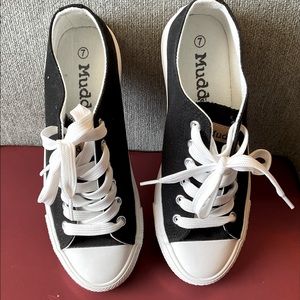 Mudd sneakers size 7